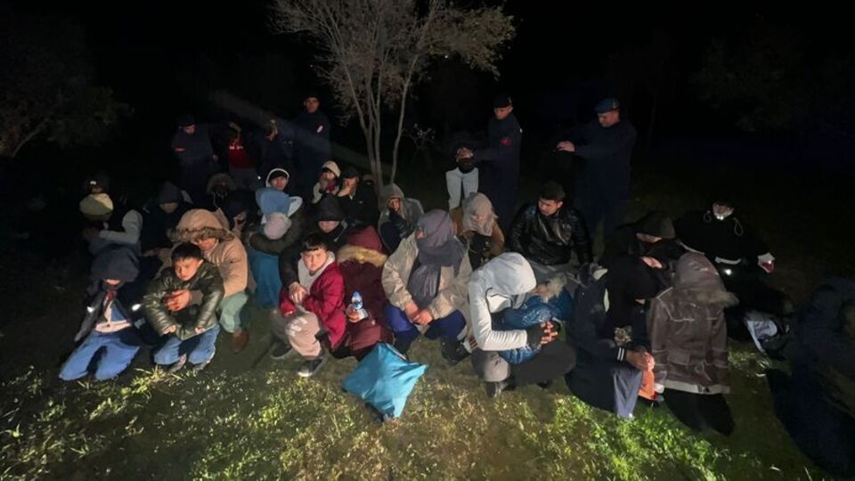 İzmir'de göçmen kaçakçılığına 3 tutuklama