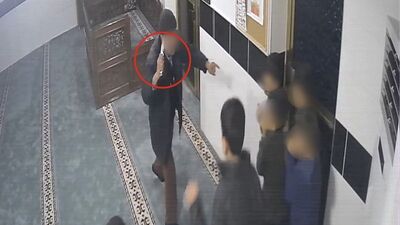 Camide çocuklara bıçak çeken adam serbest