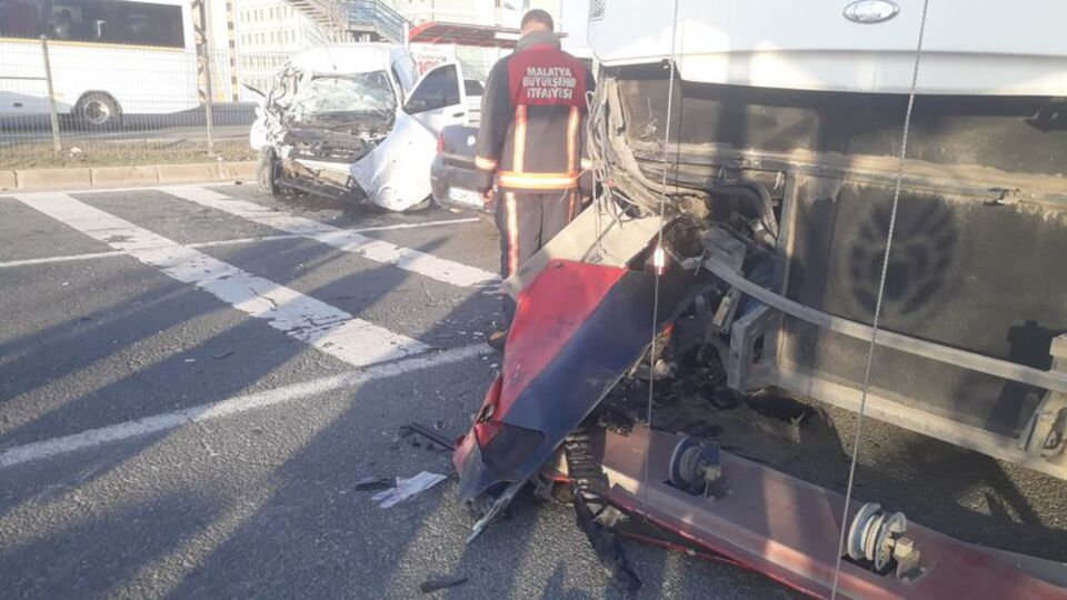 Malatya'da trafik kazası: 1 ölü, 2 yaralı