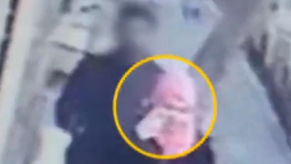 Üvey annesini öldürdü!