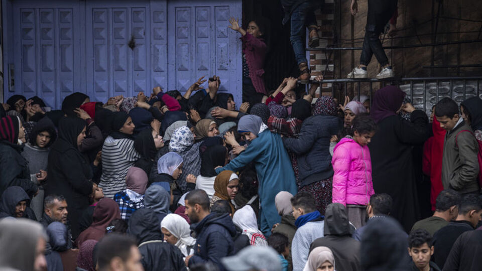 Gazze'deki esirlere ilaç dağıtılıyor