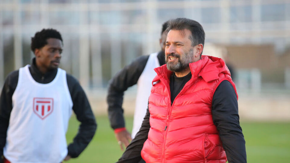 Bülent Uygun'dan taraftara gönderme!