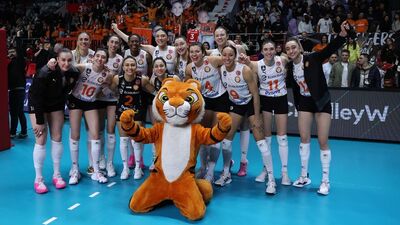 Eczacıbaşı 5 sette avantajı aldı!