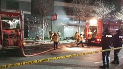 Beylikdüzü'nde market deposunda yangın çıktı