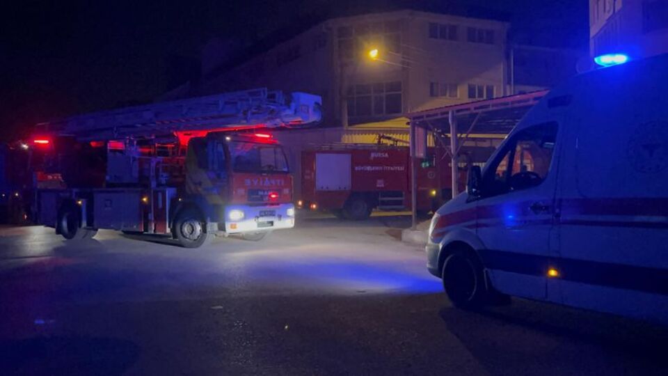 Mobilya imalathanesinde korkutan yangın