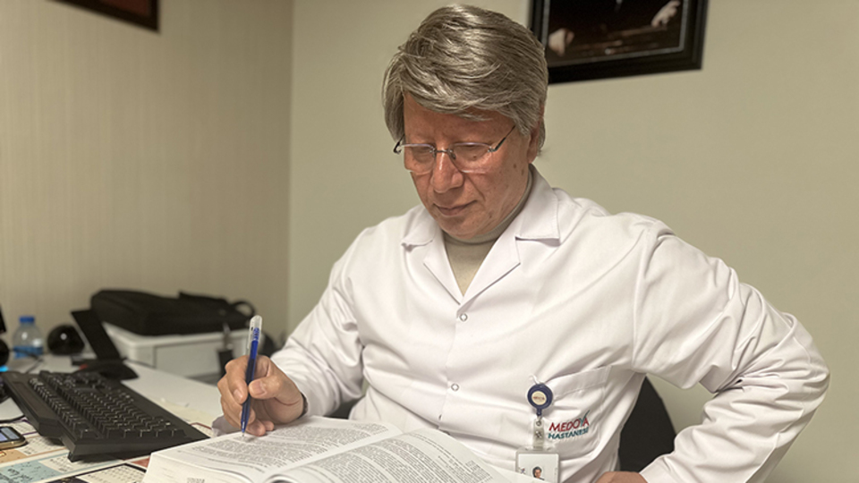 Beyin cerrahı hukuk tahsilini de tamamladı