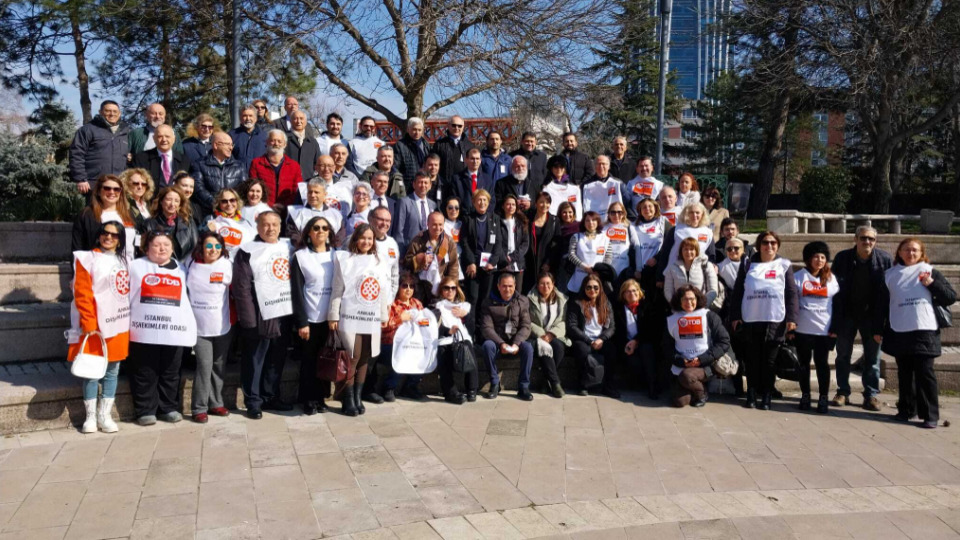 Diş hekimlerinden TBMM önünde açıklama