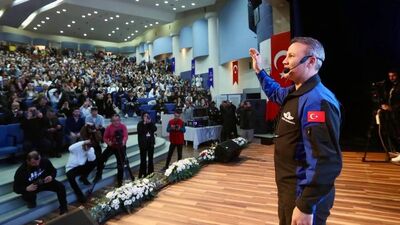 Gezeravcı üniversitelilerle buluştu