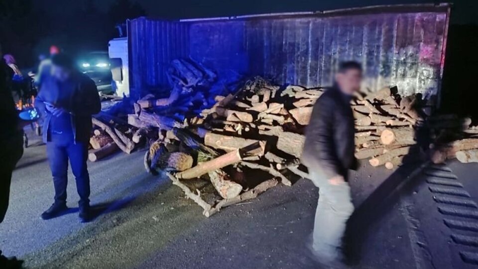 Kamyon ile otomobil çarpıştı: 1 ölü, 1 yaralı
