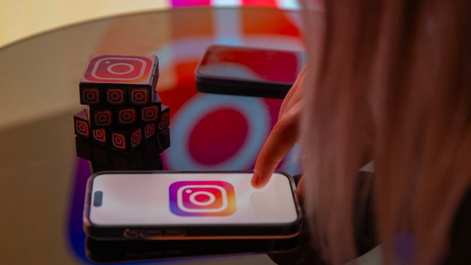 Kalp ve alev emojili mesaja "tacizden" hapis talebi!