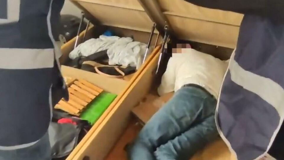 Bazanın içine saklanan katil zanlısı yakalandı