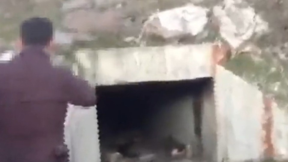 Dövdüler, boğdular, menfeze attılar!