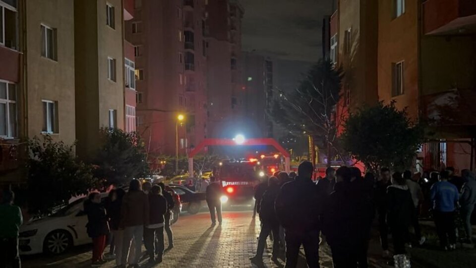 Ümraniye'de 10 katlı binada yangın paniği