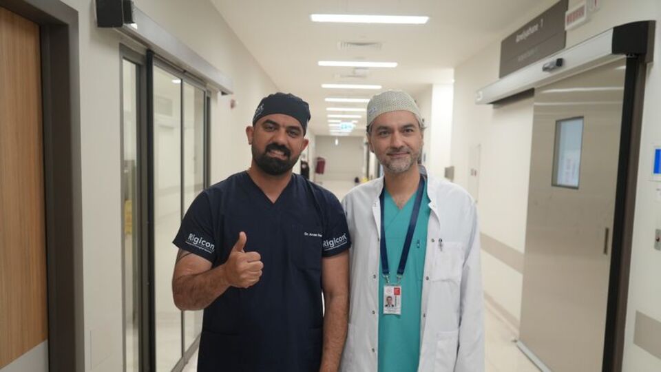 Yabancı ülkelerden doktorlar, şehir hastanesindeki ameliyatları izlemek için sıraya girdi