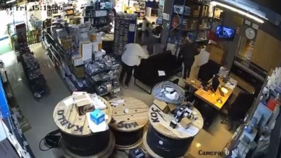 Gemlik'te 4.1 büyüklüğünde deprem kamerada!