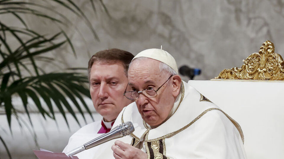 Papa programlarını iptal etti