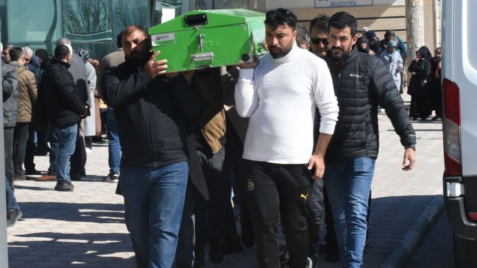 Depremzede dede torunuyla can verdi! Büyük acı!