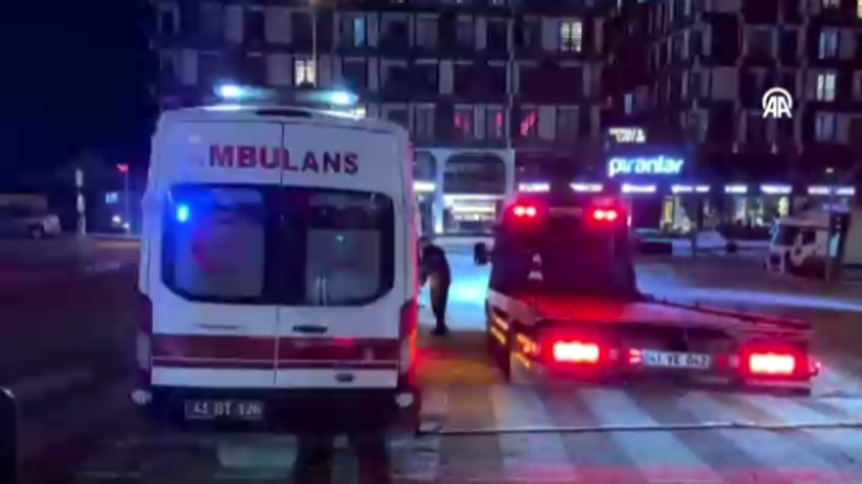 Ambulansla otomobil çarpıştı: 4 yaralı