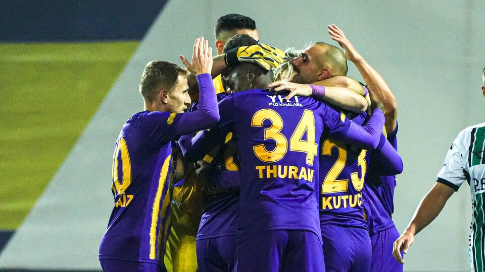 Eyüpspor kayıpsız ilerliyor!