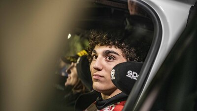 3 hafta önce ehliyet alıp birinci oldu