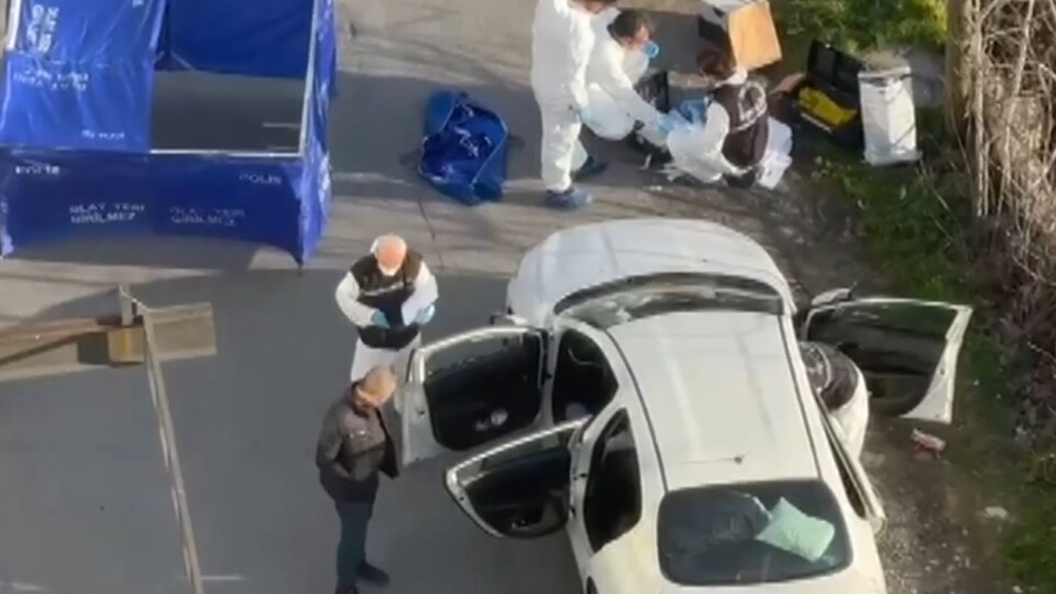 Araçta başından vurulmuş halde bulundu