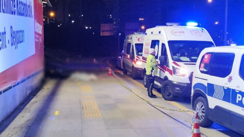 Otomobilin çarptığı 2 arkadaş öldü