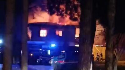 Anne ve 2 oğlu alevlerin arasında kaldı!