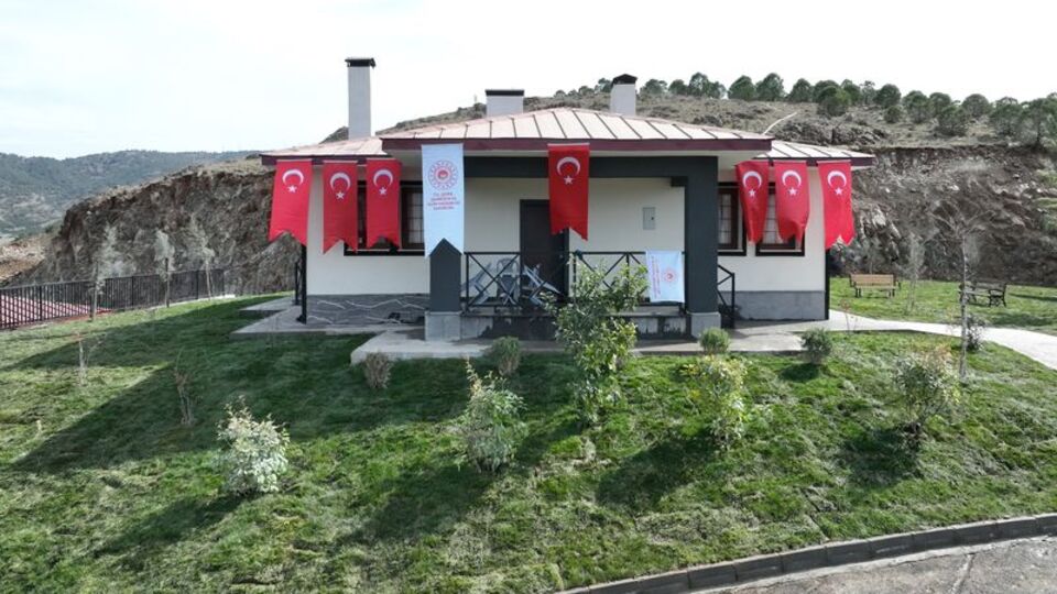 Şehit ailesinin evi teslim edildi