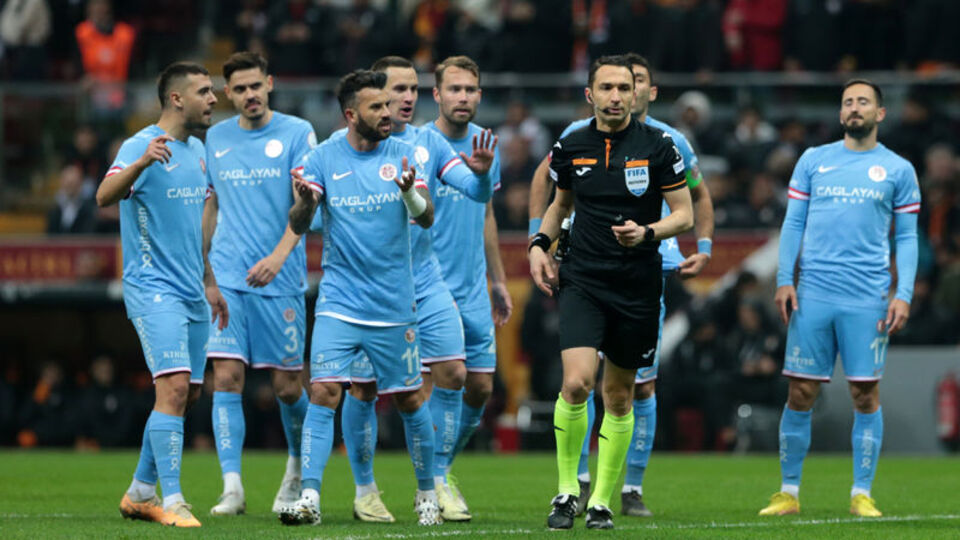 "Hakem, F.Bahçe'nin rövanşını aldı!"