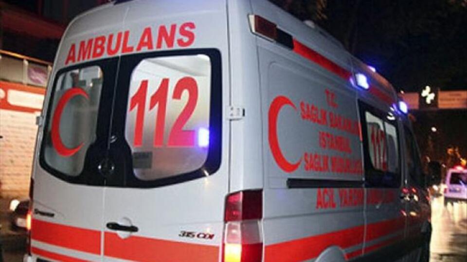 Traktör şarampole devrildi: 1 ölü, 1 yaralı