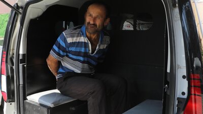 Tartıştığı karısını boğazından bıçakladı!