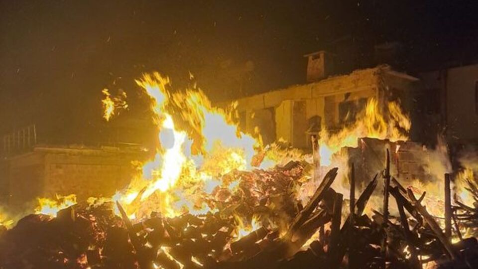 Buzdolabı patladı, iki ev yandı