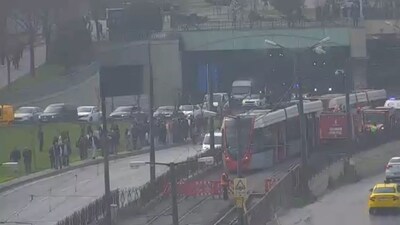 İstanbul'da tramvayın çarptığı kişi öldü!