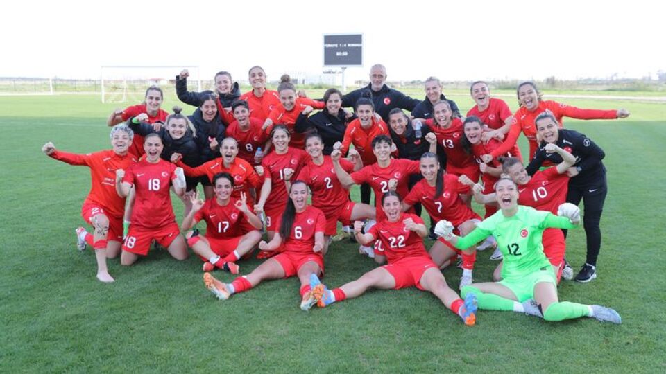 A Milli Kadınlar, Romanya'yı devirdi!