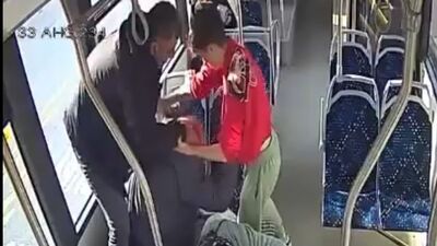 Baba oğul otobüste yaşlı çifti darp etti! O anlar kamerada...