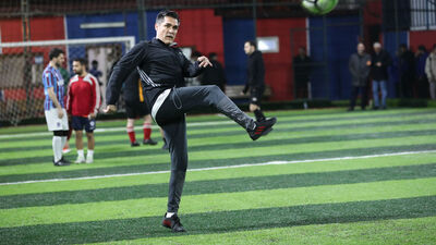 İBB adayı Kavuncu gençlerle halı saha maçı yaptı