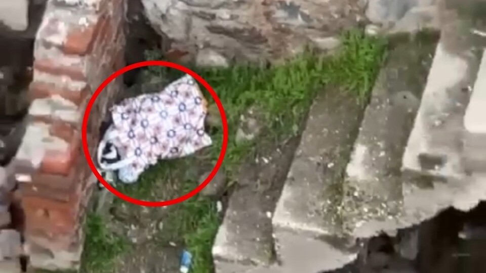 İki günlük bebeğini metruk eve bıraktı!