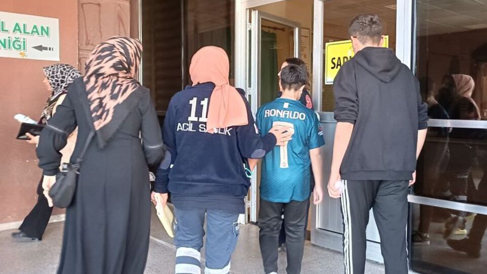 7 öğrenci hastanelik oldu