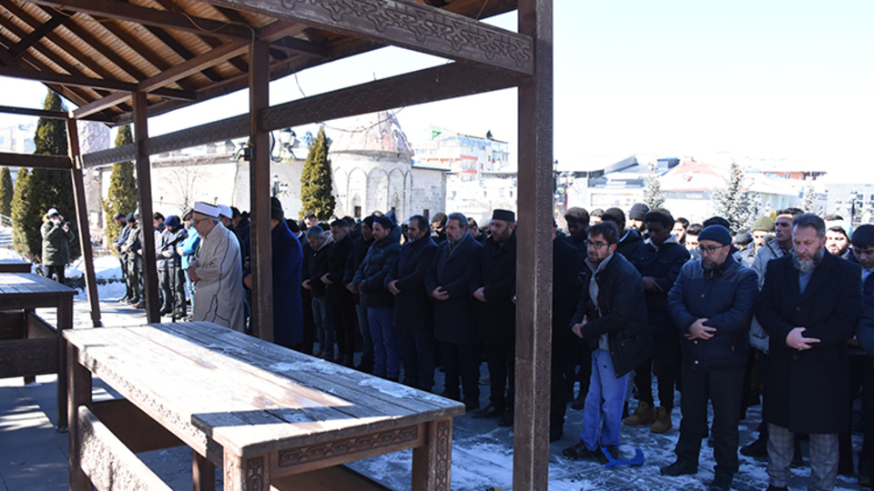 Gıyabi cenaze namazı nasıl kılınır?