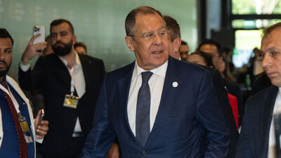 Lavrov, Macron'un açıklamalarına gülerek yanıt verdi