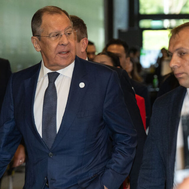 Lavrov, Macron'un açıklamalarına gülerek yanıt verdi