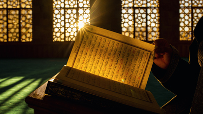 Hucurat Suresi okunuşu ve Türkçe anlamı