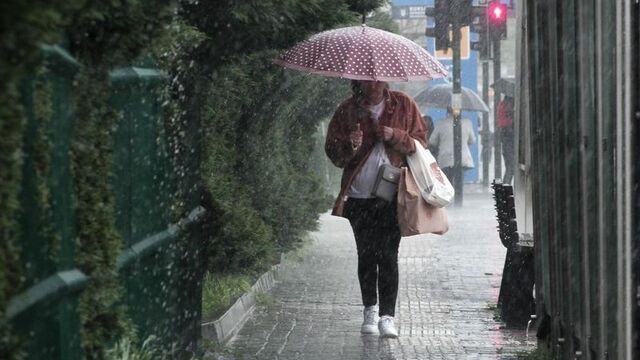 Meteoroloji'den peş peşe uyarı! 5 bölgede sağanak! Geri geliyor!
