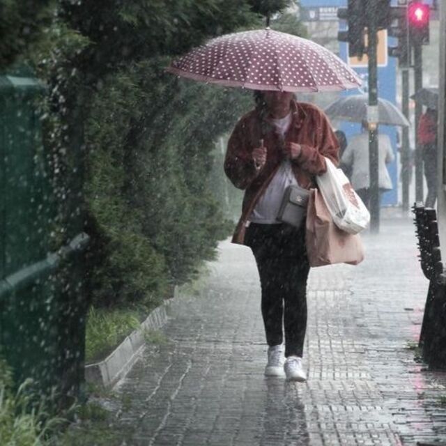Meteoroloji'den peş peşe uyarı! 5 bölgede sağanak! Geri geliyor!