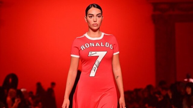 Paris'e damga vuran kıyafet!