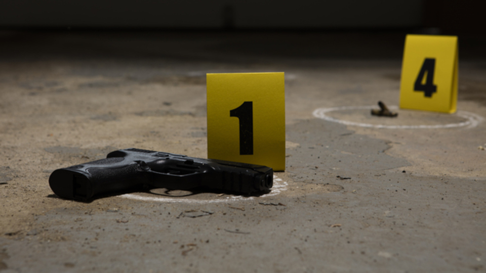 Eşinin amcasını öldürdü