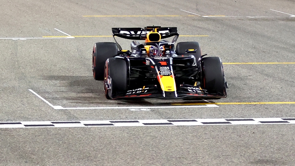 Verstappen kaldığı yerden!