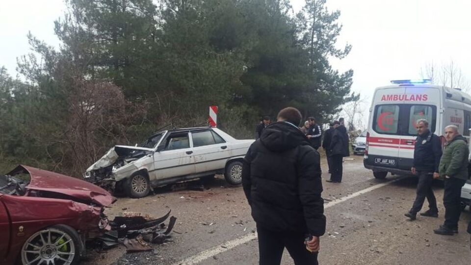 "Dur" ihtarına uymadı! Polis aracına çarptı!