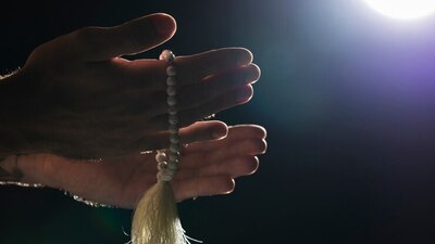 İhlas suresi abdestsiz ve adetken okunur mu?