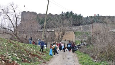 Yarım saatte 1 kamyonet çöp topladılar
